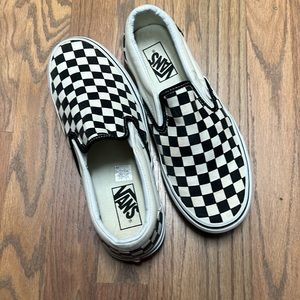 Checkered Vans black and white